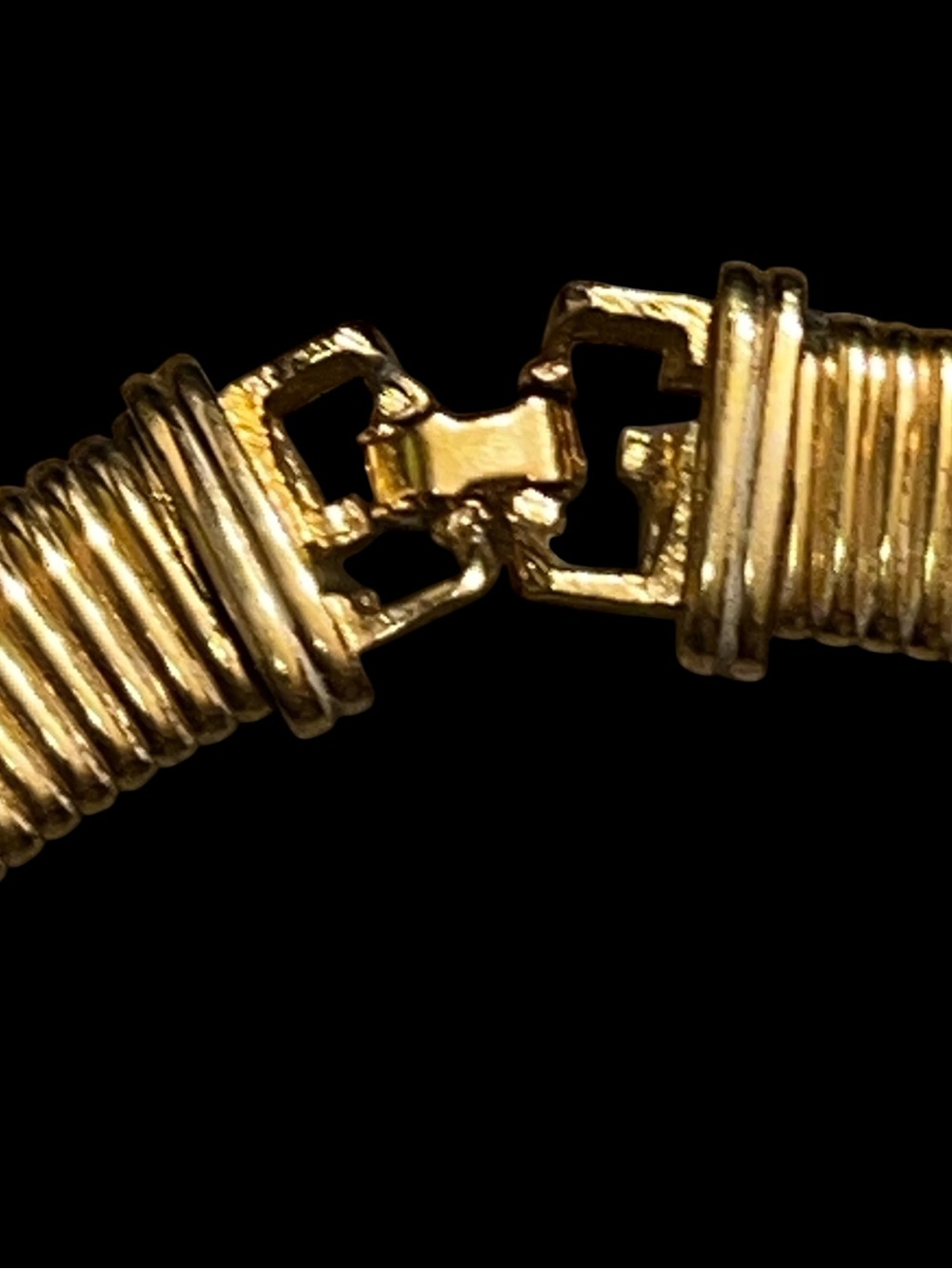 Vintage 1980’s Givenchy Gold-Tone Tubogas Omega Collar Necklace - Picture 4 of 12